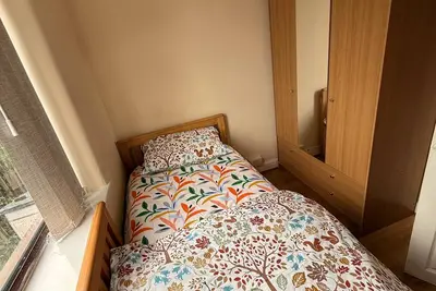 Image de Cozy 3-Bedroom entire house in Stockport Town