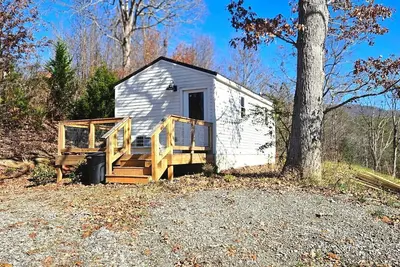 Image de New Cozy 1-bedroom tiny house in the beautiful Hiawassee, Georgia Mountains.