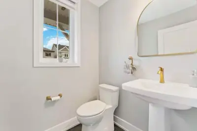 Image de New Cozy and Modern / 4 Bedroom / Close to downtown Ottawa