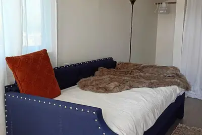 Image de Charming 3 rooms Newly Remodeled Ranch-Style Home Just Outside the City