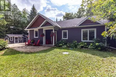 Image de Family water front lake house on private lake. 4 seasons oasis!