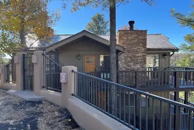 Image de New Listing/The Cozy Coyote/Alto Lake Views/Dog Friendly/1 Mile to Ski Run Road