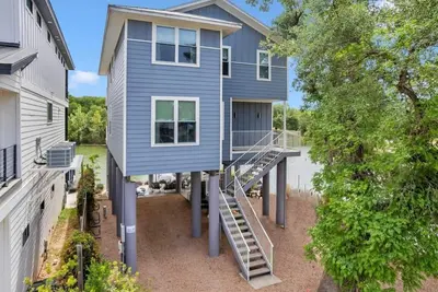 Image de Bridgeview at Glencove  -  Spacious Waterfront Luxury on Lake Lbj.