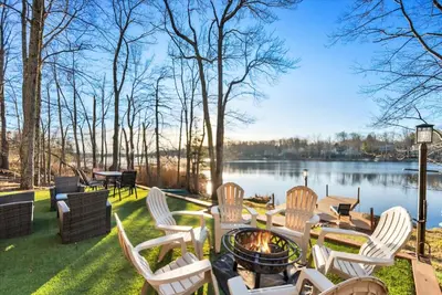 Image de Lakefront: Hot Tub + Fire Pit + Game Room + Pool