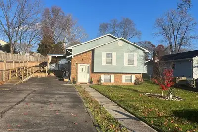 Image de Modern Halethrope Home. 4 Comfy Beds. Minutes to Umbc, Bwi & Baltimore