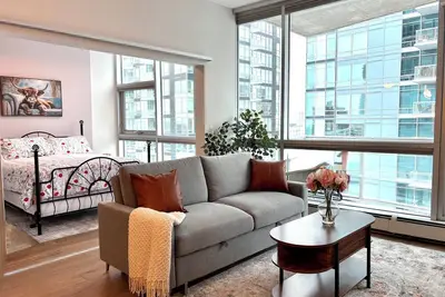 Image de Stylish Condo steps from Stampede Park in Calgary's trendiest neighbourhood