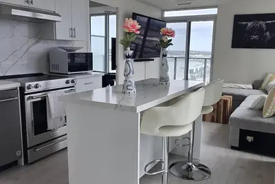 Image de 2 bed 3 bath Corner unit Central Gta in Vaughan. 5 mins from Ttc / Via station.