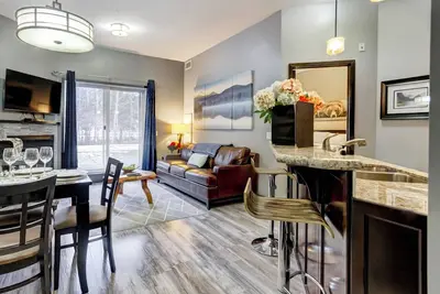 Image de *New* Grande Rockies Resort Suite with Pool & Hot Tub