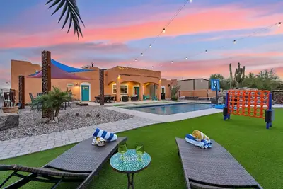 Image de Rare! Great Amenities, Hiking, Rooftop patio, Heated pool, Mtn Views, Waterslide