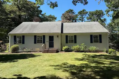 Image de Peaceful Cape Cod retreat on a quiet cul-de-sac in scenic East Brewster.
