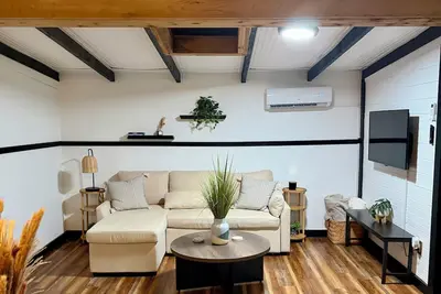 Image de Relaxing Venice Bungalow in Resort-Style Community