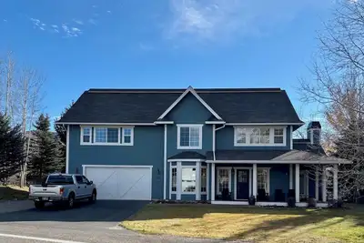 Image de Over 3, 000 sq ft: 4 Bedroom, Family-Friendly Home