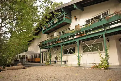 Image de Charming Studio Room on a serene acre of woods in Sw Portland