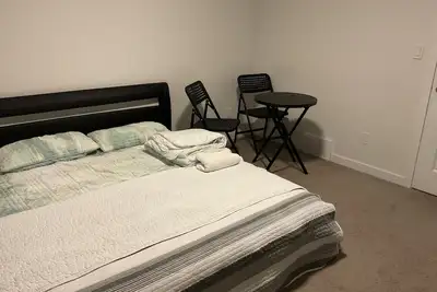 Image de 3 Bedroom Duplex, 7 minutes to Train statio, 3 minutes to Anthony Henday,