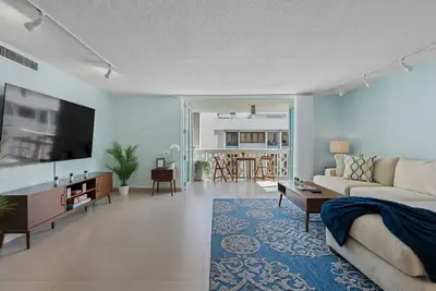 Image de Block to Beach, Modern 3br w/Ac, Patio, Parking
