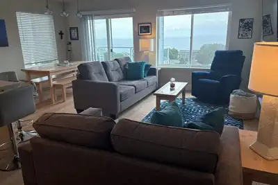 Hill top Oceanside Escape--30+days minimum!