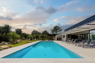 Image de Villa 5 chambres dont 1 Pmr, belle piscine, plage à pied