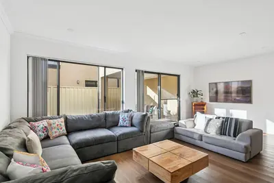 Image de Maylands Retreat – Spacious 5br Family Haven with Parking & Outdoor Area