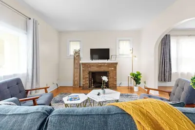 Image de Phenomenal 3-bedroom apartment in lovely South Utica for your stay