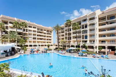 Image de Central Studio Apartment. Communal Heated Pool