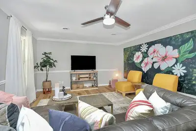 Image de New! Lux Living & Location - Downtown - 3bd/2ba