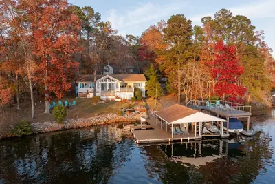 Image de Lakefront, Hot Tub, Dock, Firepit, Spacious Deck