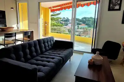 Image de Très bel F3 entièrement rénové sécurisé centre ville proche marché et plage 400m