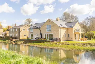 Image de The Holt: beauty by the river