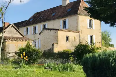 Image de Gîte de charme pour 4 personnes – Maison rénovée avec piscine privée