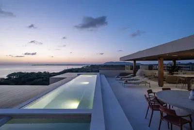 Image de Luxury Ocean View Penthouse Steps from the Beach