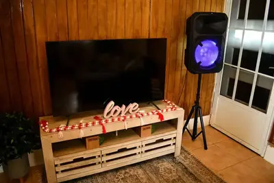 Image de Rustic Beach House w/ Pool, Food Catering & More!