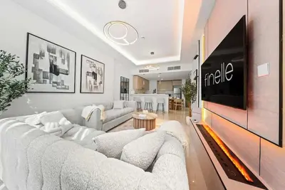 Image de Brand new 1br Jvc Apt w/Pool • Walk to Circle Mall