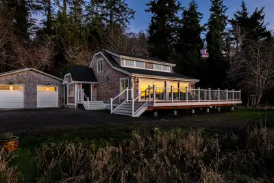 Image de Heron House: Remodeled Waterfront 4 bedroom/4 bath Home with Sauna, shared Pier