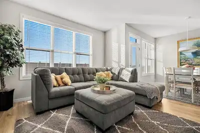 Image de The Atrium | 2500 sqft | 2 Suites | Pet Friendly