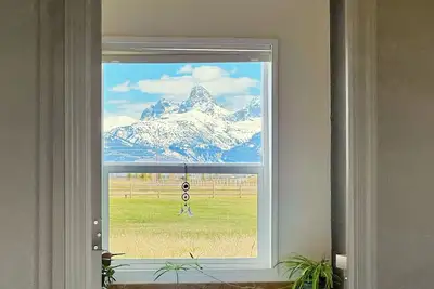 Image de Yellowstone Get-Away w/ Hot Tub & Grand Teton View