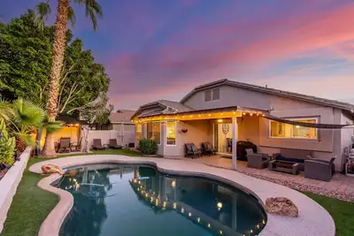 Image de Private Pool & Patio: Home in Surprise!