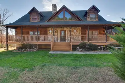 Image de Pets Welcome! Shenandoah Log Home w/ Hot Tub
