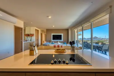 Image de Bright coastal condo with ocean-view balcony, gym, pools, Bbq & kid’s park