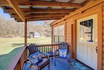 Image de Pet-Friendly Damascus Cabin w/ Deck & Mtn Views!