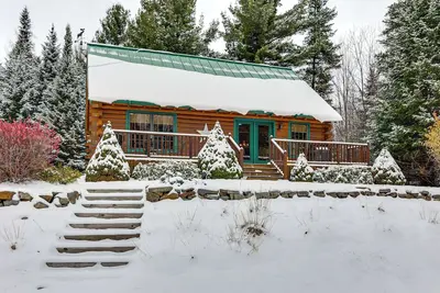 Image de Game Room, Deck! Cozy Ski Cabin Near Sugarloaf