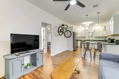 Image de Stroll to Main St Eats! Pet-Friendly Joplin Escape