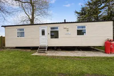Image de Caravan by the sea at California Cliffs Holiday Park in Norfolk ref 50030b