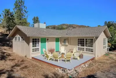 Image de Hillside Bungalow: walking distance to downtown