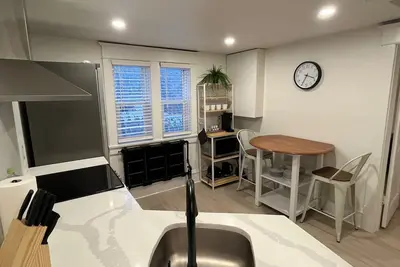 Image de Norwood Flat - Penthouse. Walk to parks, restaurants and St. Boniface hospital.