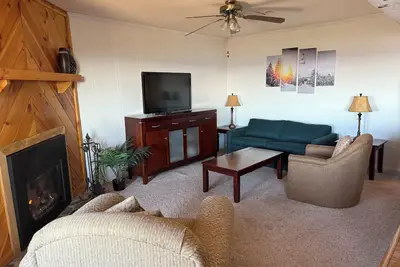 Image de Recent Refresh! beautiful 3 Br a 5 minute walk from Village & lifts Summit 305c