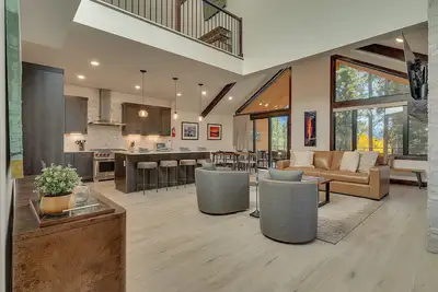 Image de Newly Built Modern Lakeside Escape with Spa Deck | The Modern Alpine