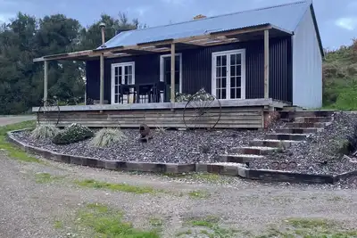 Image de Off Grid 2-bedroom cabin in Onaero perfect for relaxing getaways