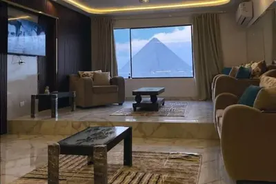 Image de Khufu's Heaven Pyramids View