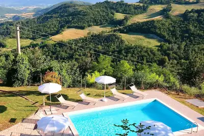 Image de Maison de vacances privée avec piscine privée, Wifi, Tv, terrasse, vue panoramique, près de Urbin