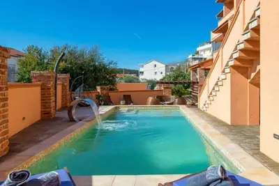 Image de Luxury Villa Mer pool apartman by Villas Guide